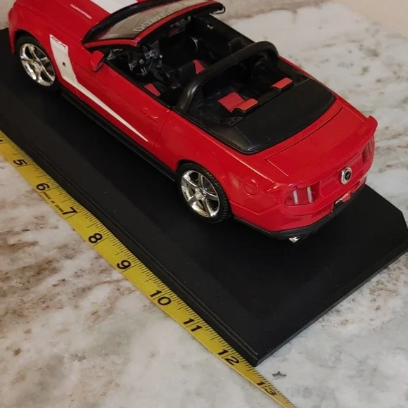 Maisto Diecast Model of 2010 Signed Roush 427R Ford Mustang Convertible - Picture 12 of 14